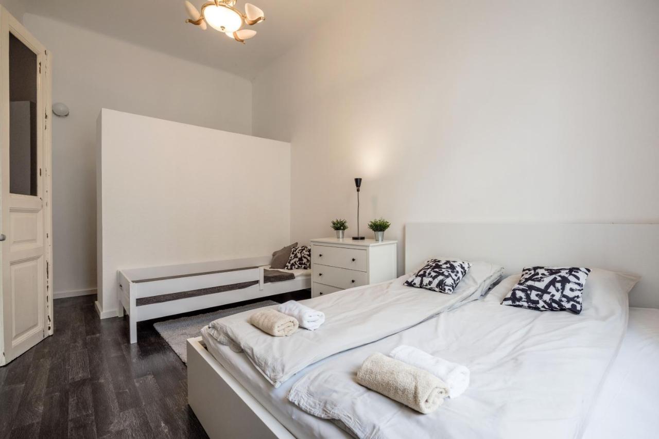Spacious Apartment Almassy Budapest Eksteriør billede