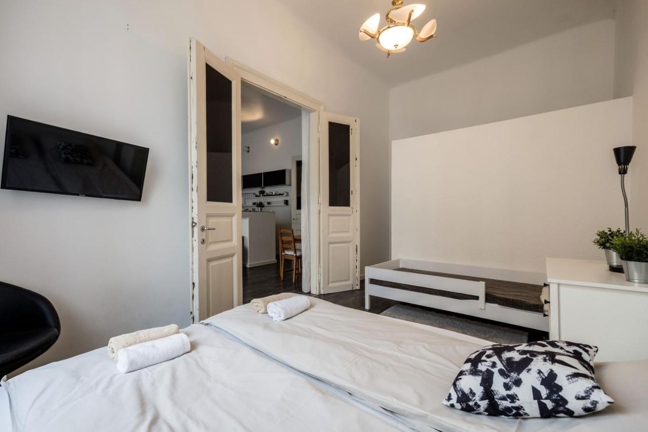 Spacious Apartment Almassy Budapest Eksteriør billede