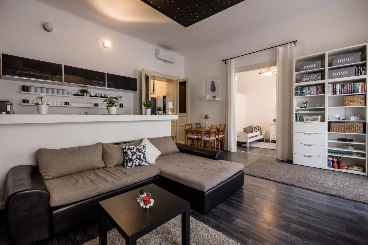 Spacious Apartment Almassy Budapest Eksteriør billede