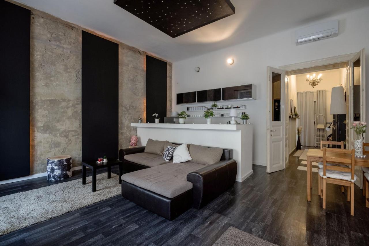 Spacious Apartment Almassy Budapest Eksteriør billede