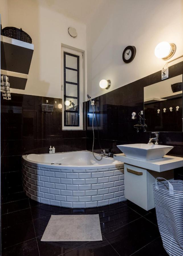 Spacious Apartment Almassy Budapest Eksteriør billede